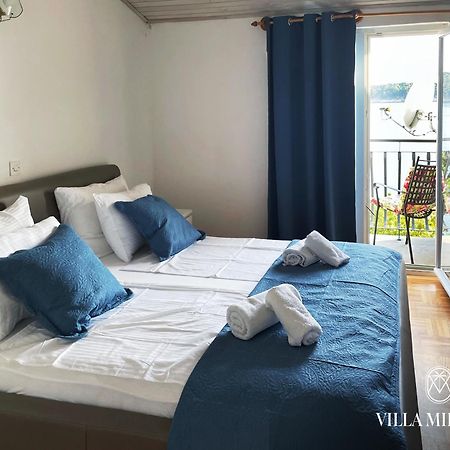 Apartments Vila Miranda On The Beach Barbat na Rabu Exteriér fotografie