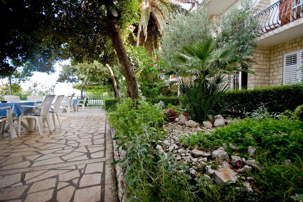 Apartments Vila Miranda On The Beach Barbat na Rabu Exteriér fotografie